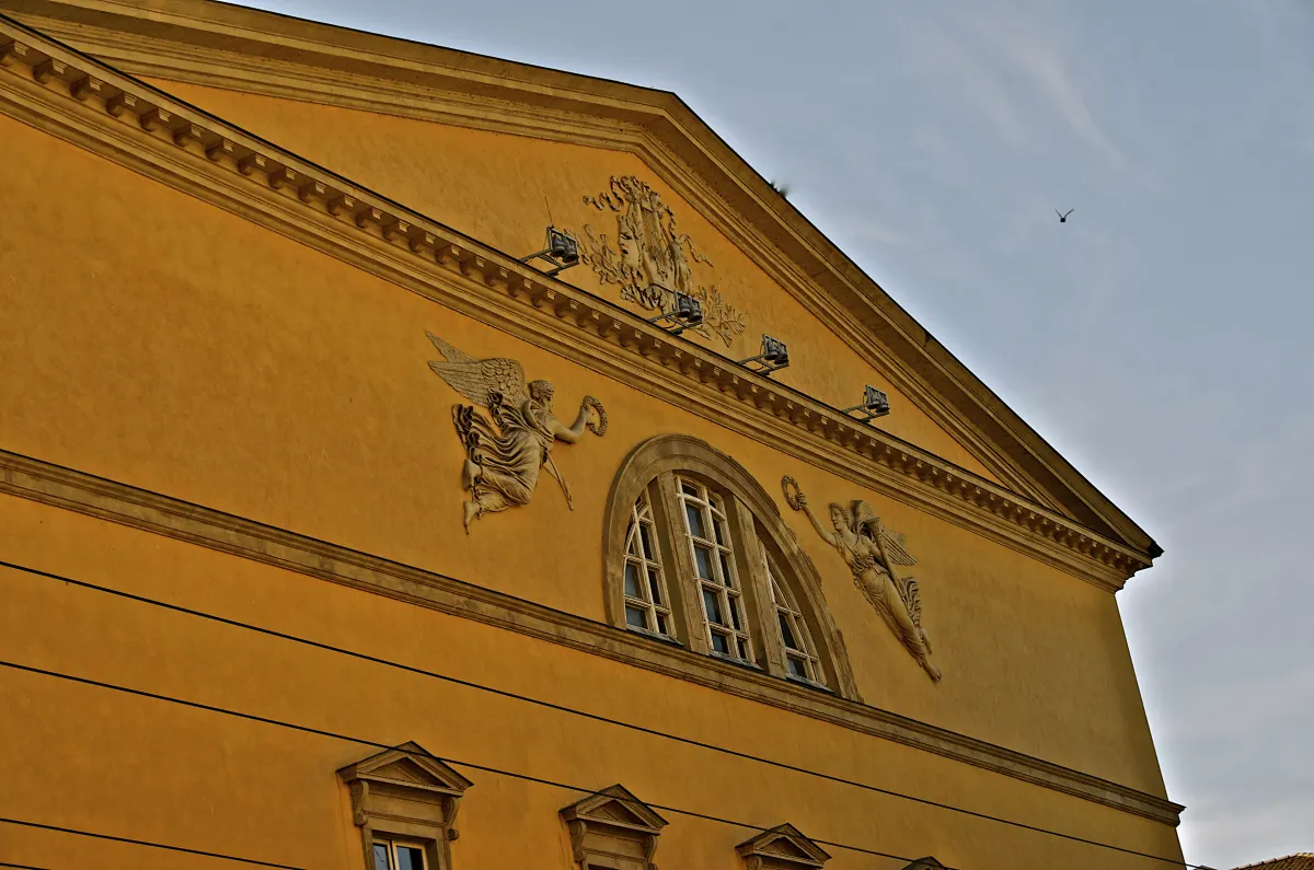 La facciata del Teatro Regio di Parma